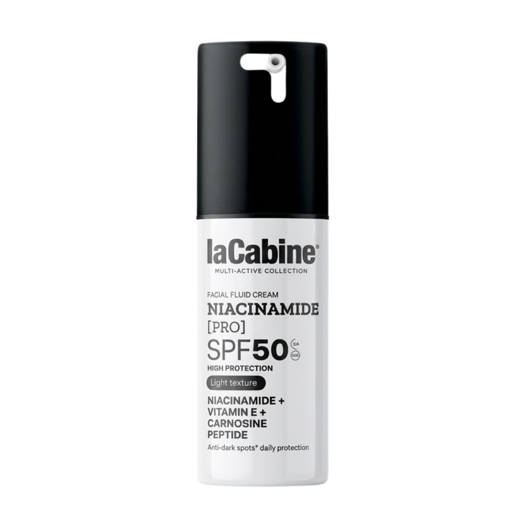 La Cabine Niacinamide Pro fluide solaire visage SPF50 texture légère 30 ml, flacon pompe blanc et noir